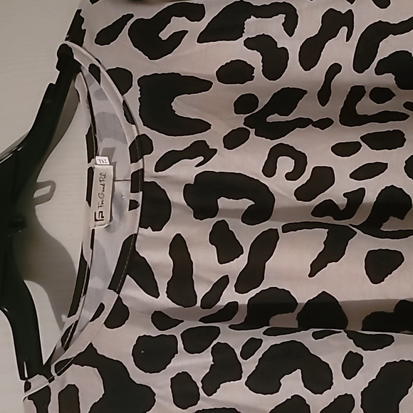 Womans Plus For Grand PL Animal Print Suede Patch On Elbows Top - Picture 2 of 6